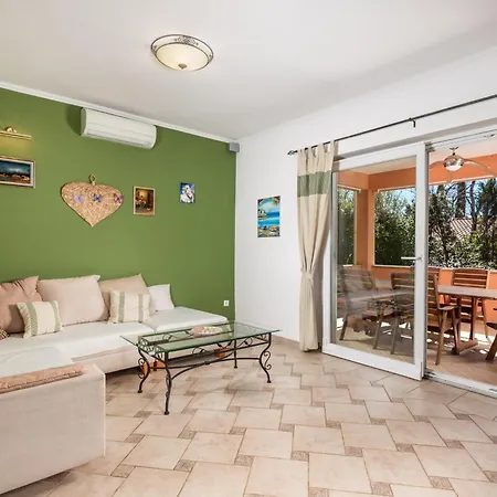 Villa Monticello Crikvenica, 200m From Sea With Rome Garden