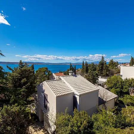 Villa Monticello Crikvenica, 200m From Sea With Rome Garden