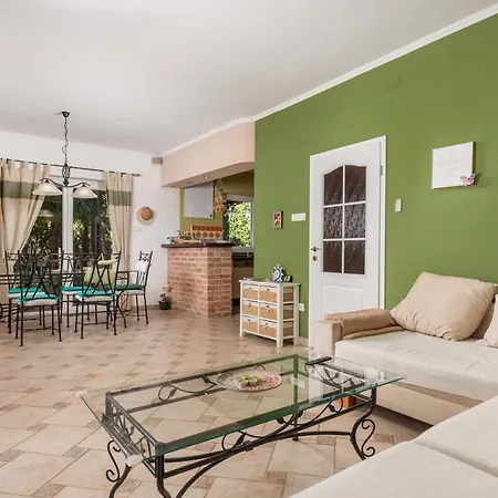 Monticello Crikvenica, 200m From Sea With Rome Garden *