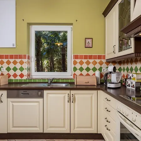Villa Monticello Crikvenica, 200m From Sea With Rome Garden