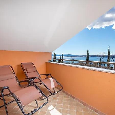 Villa Monticello Crikvenica, 200m From Sea With Rome Garden Dramalj