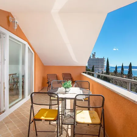 Villa Monticello Crikvenica, 200m From Sea With Rome Garden