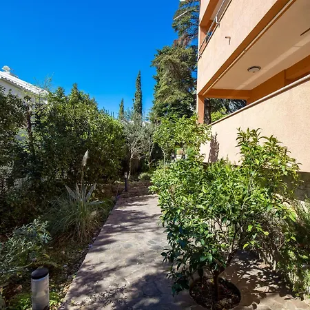 Villa Monticello Crikvenica, 200m From Sea With Rome Garden