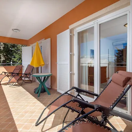 Villa Monticello Crikvenica, 200m From Sea With Rome Garden Dramalj