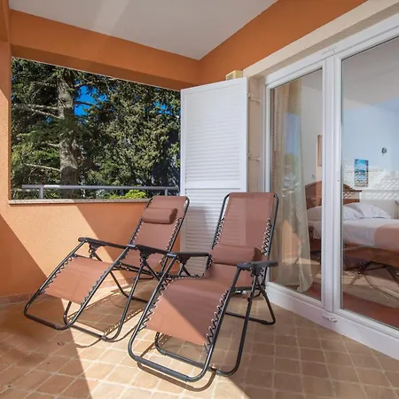 Villa Monticello Crikvenica, 200m From Sea With Rome Garden